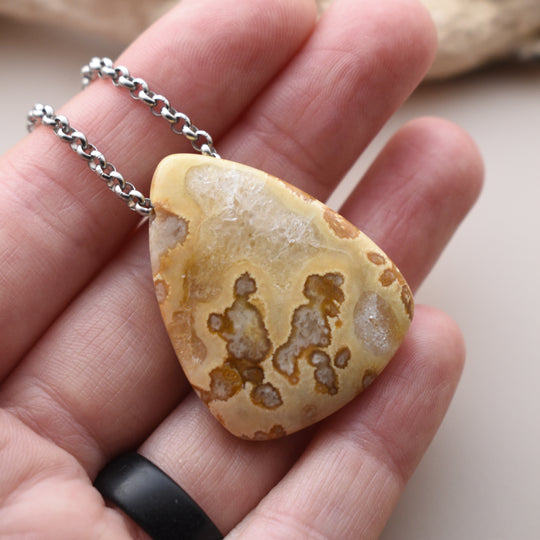 Tubal Agate Pendant Necklace