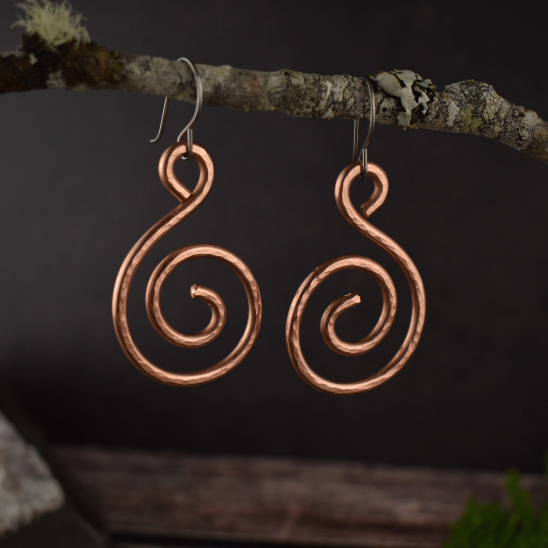 Hammered copper spiral dangle earrings