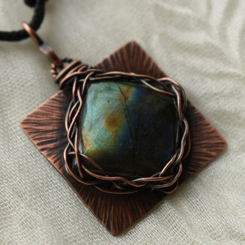 handcrafted labradorite copper pendant necklace